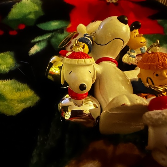 Snoopy/Peanuts Hallmark Keepsake Ornaments Collection (5) - Picture 3 of 5